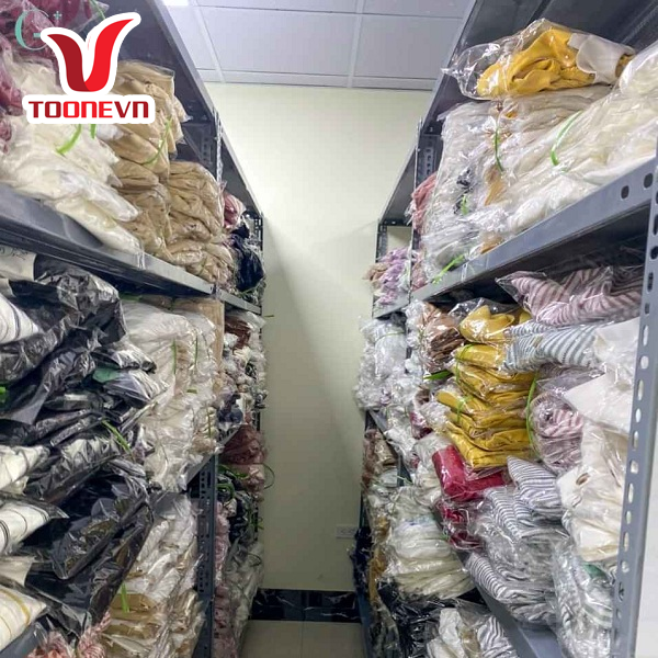Số lượng đơn hàng ảnh hưởng thế nào đến giá đồng phục